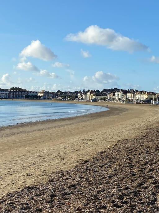 The Bolthole - Only Footsteps From The Beach. Weymouth Bagian luar foto
