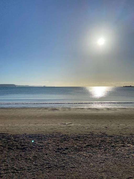 The Bolthole - Only Footsteps From The Beach. Weymouth Bagian luar foto